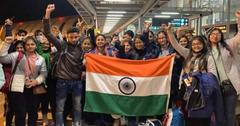 AbidAli053's tweet photo. Future of around
20k Indian students who returned from Ukraine because of war is in dark,as war is still going on.Please allow us to have online classes with clinical rotations in Indian hospitals.#studentsindark #Ukrainereturnstudents  @MoHFW_INDIA @NMC_IND @PMOIndia @MEAIndia https://t.co/GUpKycs1tE