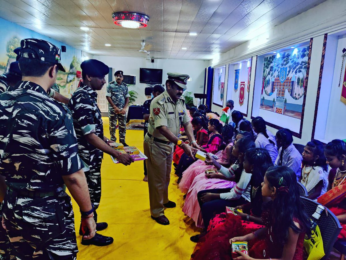 Crpf113's tweet photo. "I am proud to be an Indian "🇮🇳🇮🇳🇮🇳
As a part of #AzadiKaAmritMahotsav celebrations #HarGarTiranga campaign was organized by 113 Bn and took out Flag🇮🇳 march at Dhanora on 12.08.2022 under the commandership of Sh.G.D.Pandharinath,Comdt.&amp; Jawans.
Appreciated by local Populace.. https://t.co/rCmYU46g3T