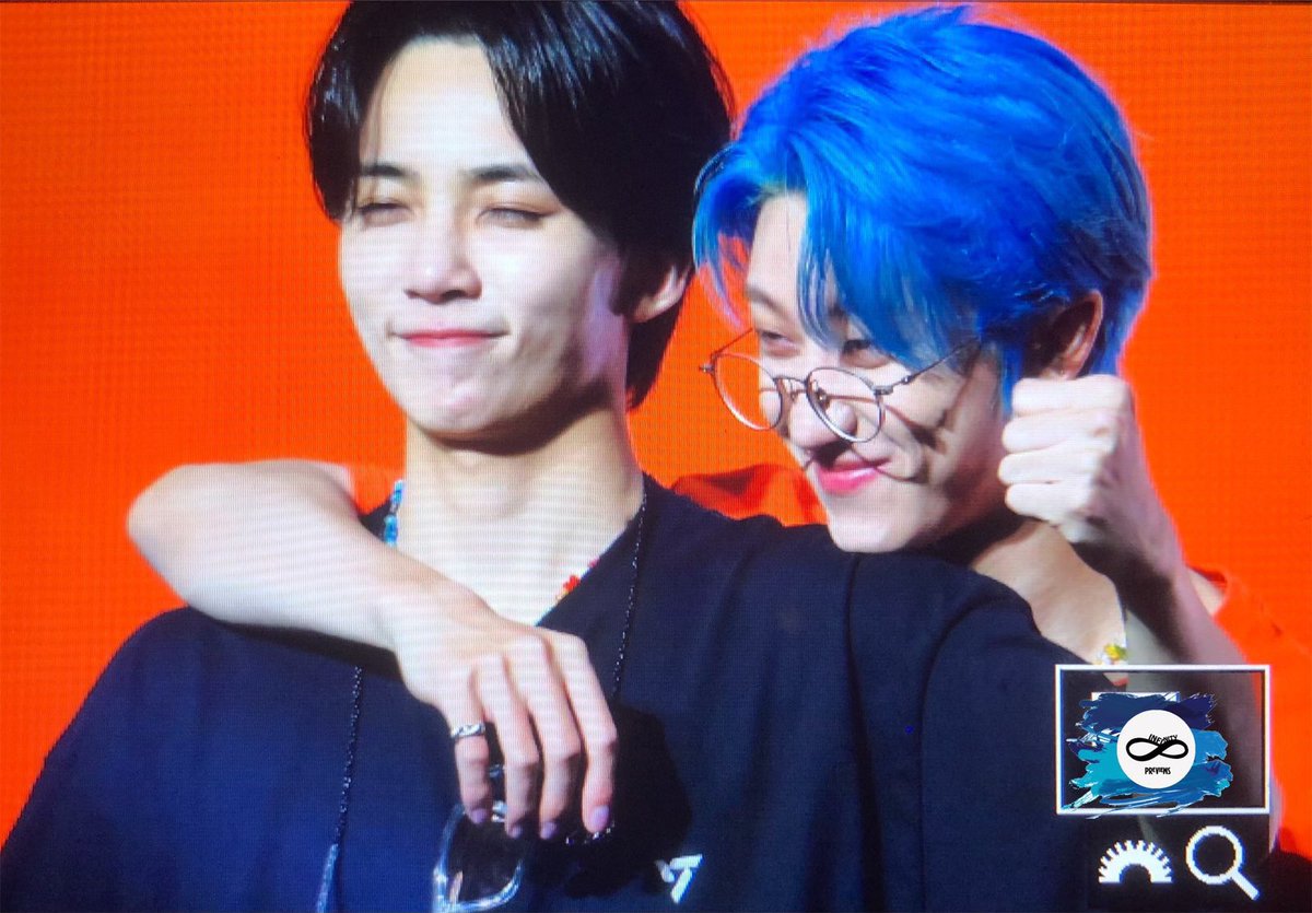 haotonin's tweet photo. we got some cute jeonghao tonight 🖤💙 https://t.co/tOG0HuXYLP