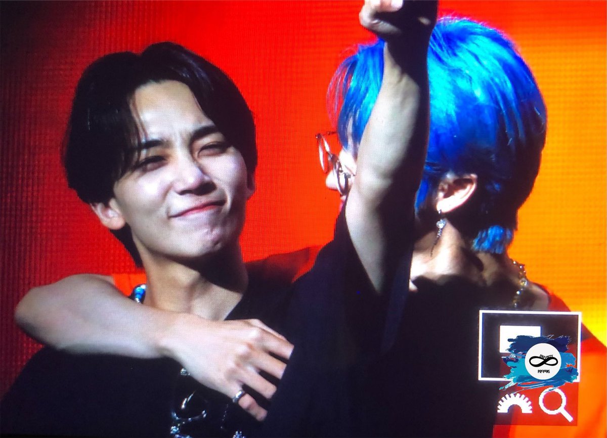 haotonin's tweet photo. we got some cute jeonghao tonight 🖤💙 https://t.co/tOG0HuXYLP