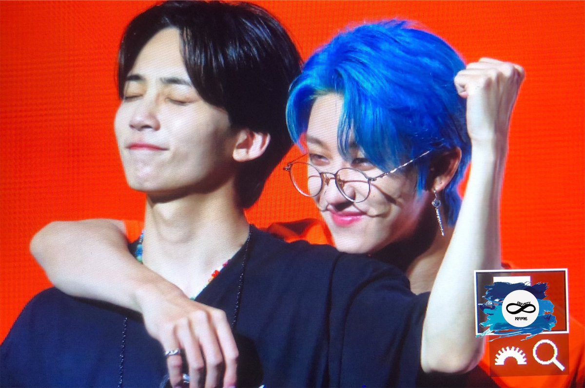 haotonin's tweet photo. we got some cute jeonghao tonight 🖤💙 https://t.co/tOG0HuXYLP