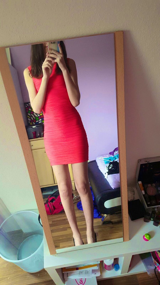 LauraKa1999's tweet photo. Bei 100 likes zieh ich das Kleid aus ❤️ also liken und teilen 😘 https://t.co/M60IwPj5bS