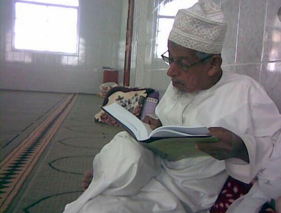 Ibom_97's tweet photo. كانت #قريات تتنسم الرحمات، بتدارس العلوم والآيات مع فقيد الحرم، شيخ اللغة والقرآن
#الشيخ_عبدالله_اللزامي رحمة الله تغشاه.

ومن عجائب الزمان ومنا يحزن لتأخر استجابة الدعاء،
لكن الشيخ كان يكرر دعواته
فأجيبت دعوته لتكون حسن خاتمته في الحرم المكي،فرزقه الله تلك الخاتمة على إحرامه. https://t.co/9AhzL0RTnq