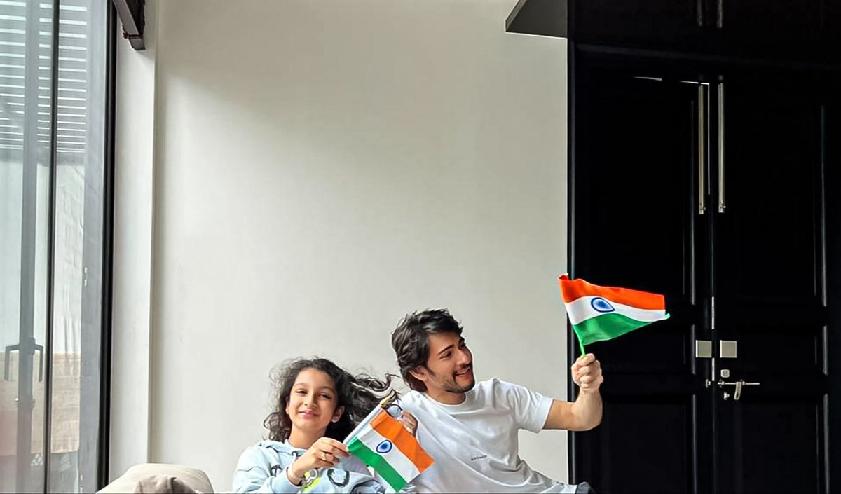 urstrulyMahesh's tweet photo. One nation.. One emotion.. One identity! Celebrating 75 years of Independence! 🇮🇳

#ProudIndian #HarGharTiranga @AmritMahotsav https://t.co/BN5OOtWHj2