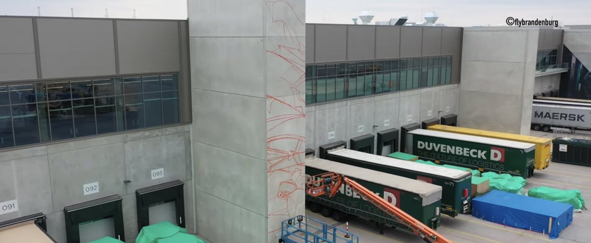 Berlinergy's tweet photo. #Gigaberlin🇩🇪
New Graffiti art in progress as shown in new drone video by @flybrandenburg 🙏🏻(Minute 4:29)

https://t.co/KwKGQSof7d https://t.co/MuNsmbeyRz