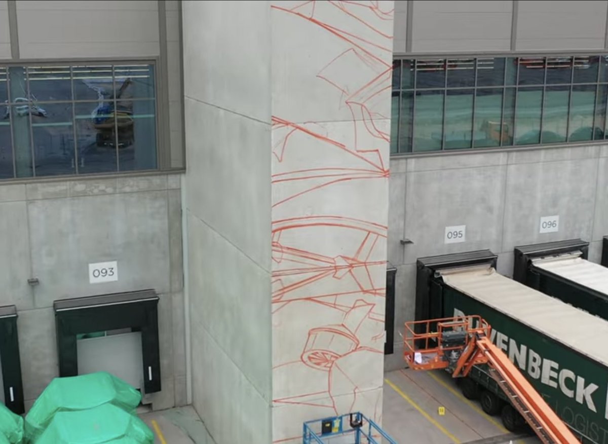 Berlinergy's tweet photo. #Gigaberlin🇩🇪
New Graffiti art in progress as shown in new drone video by @flybrandenburg 🙏🏻(Minute 4:29)

https://t.co/KwKGQSof7d https://t.co/MuNsmbeyRz
