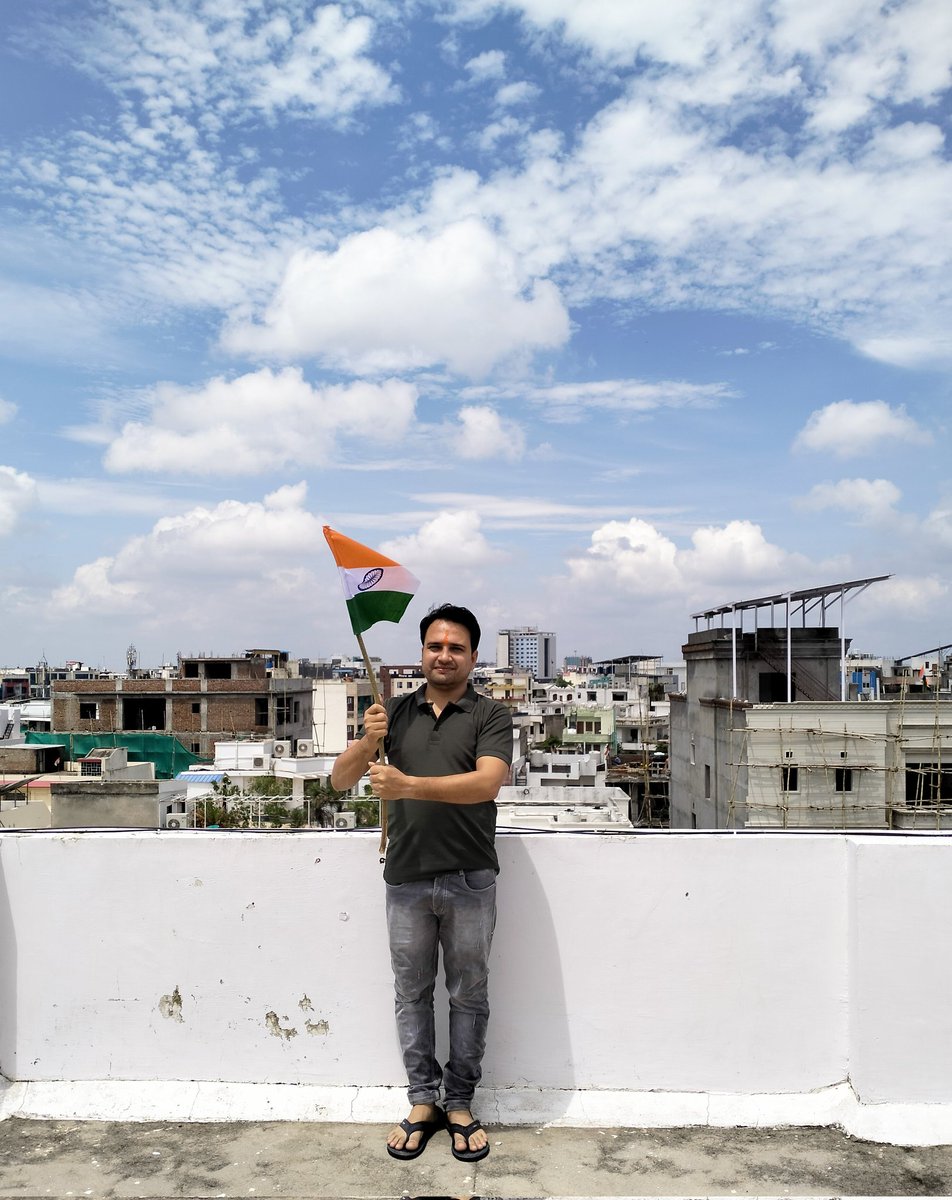 मेरी जान तिरंगा है, मेरा मान तिरंगा है। 
सभी देशवासियों को स्वतंत्रता दिवस की हार्दिक शुभकामनाएं 🌺🌺🎉🎉