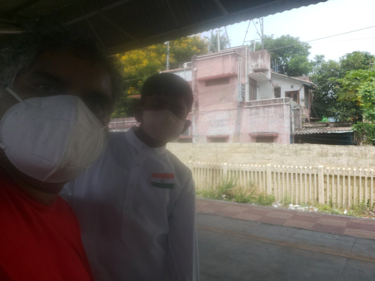 KAMALinTV's tweet photo. #HappyIndependenceDay 🇮🇳
We are on our way to #VR_Mall to celebrate 74th Day show of #VIKRAM @_PVRCinemas.😍
It's delayed due to dragged 75th independence day celebration in my son's school.🙄
But we hope to enter AUDI07 screen before intermission #Ghost @ikamalhaasan unmasks.😈 https://t.co/SBjuyUzsz0