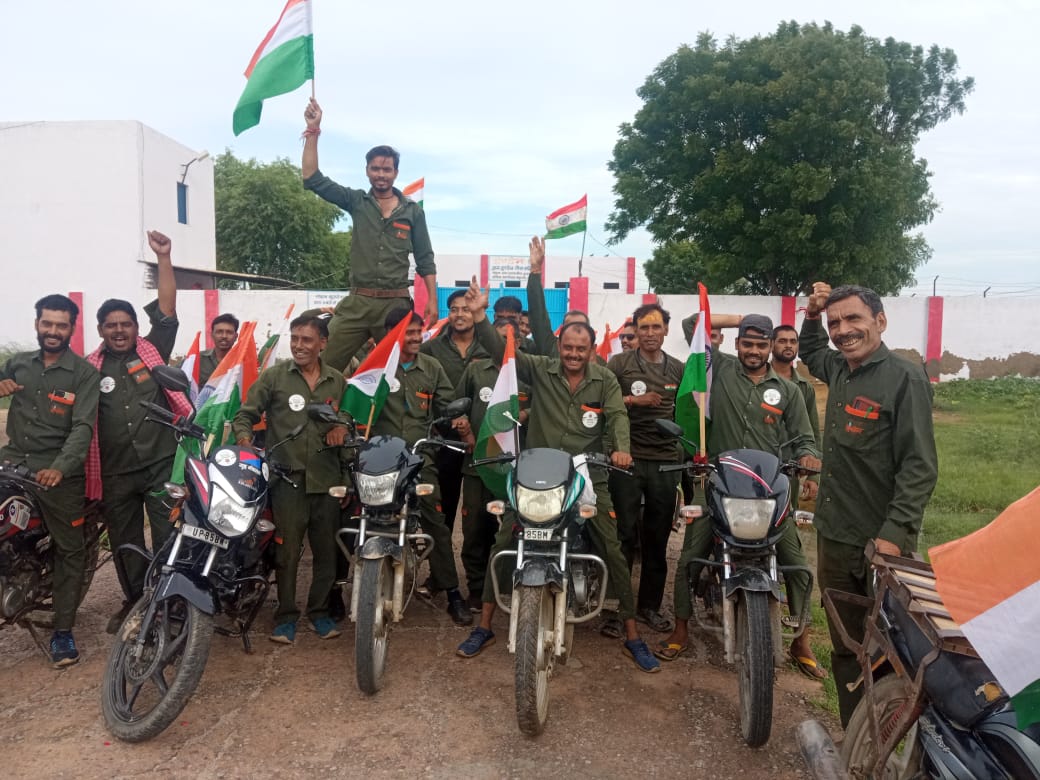 IoclAgraIDO's tweet photo. Happy Independence day to all.
Glimpses of celebration of #azadikaamritmahotsav2022  in Mathura District.
#HarGharTiranga @Shyamal35759390 @IndaneMathura @EDLPGIOCL @ioclupso2 @raj_dube https://t.co/0x2WCQtJjl