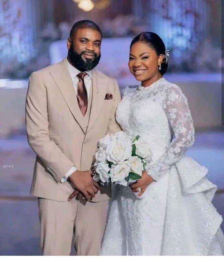 6ixmangram's tweet photo. Dear Ladies you can be properly dressed, fully covered and still capture the best Husband.
Decency pays 👌 #90DayFiance  #BreakingNews Mercy Chinwo | Davido https://t.co/QFPrLVJ396