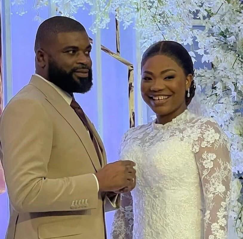 6ixmangram's tweet photo. Dear Ladies you can be properly dressed, fully covered and still capture the best Husband.
Decency pays 👌 #90DayFiance  #BreakingNews Mercy Chinwo | Davido https://t.co/QFPrLVJ396