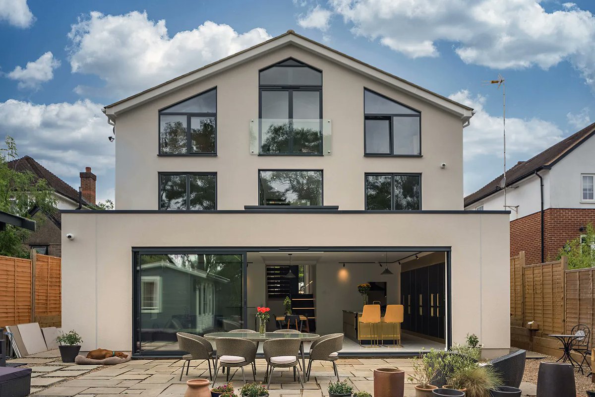 This stunning @SunflexUK project is now LIVE on our website for you to view!!

#sunflexdoors #slidingdoors #SVG20 #modernhome #dreamhouse #newdoor #aluminium