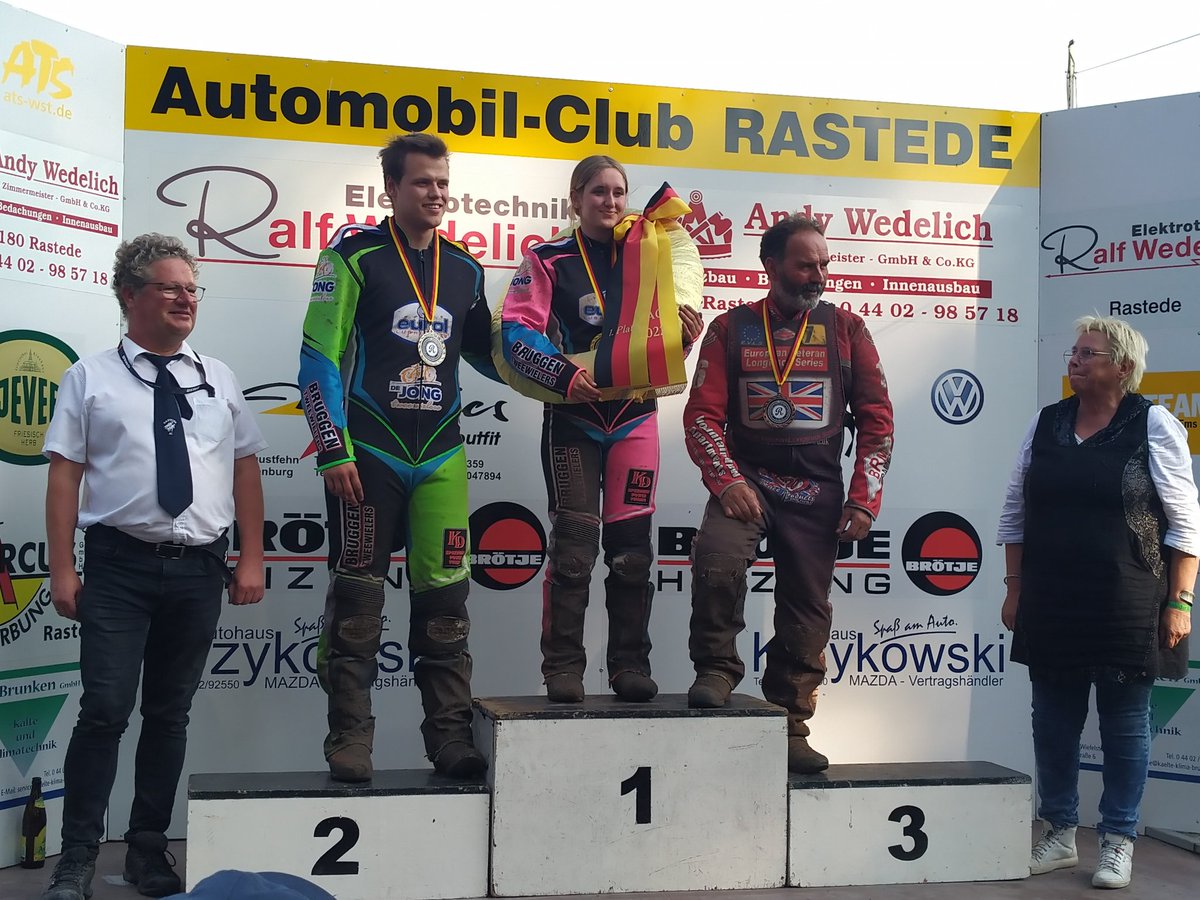 SijbeSijbesma's tweet photo. Great race day at Rastede Germany yesterday 😃. Daughter Nynke Takes first place and son Jeffrey second place 💪 equal on points ☺️. #dmsb #dmsj #grasstrack #speedway https://t.co/Bm276qoIVW
