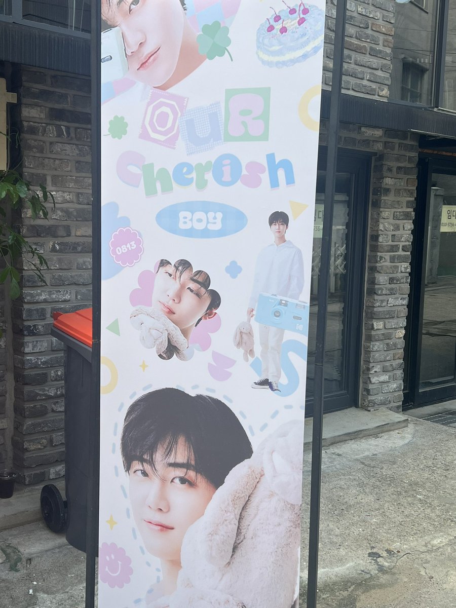 chazzi1414's tweet photo. 1️⃣ 카페 지금 여기
제일 먼저 갔던 카페💚 비록 상황이 여의치않아서 선착특전은 못 받았지만 카페가 너무x100 예뻤다•• 어케 사람이 토끼?_?ㅠㅠ 그냥 인간 토끼 그 자체였음 

#모야모야_재민이생일이야
#Our_cherish_nana https://t.co/CkPmJcZbYe