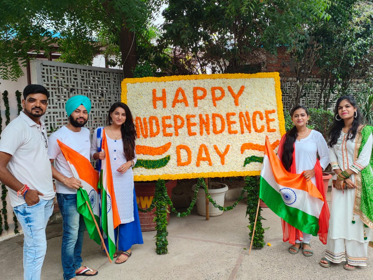 AAPFlashMob's tweet photo. आ��� सभी को Team D4D की तरफ से 75 वें स्वतंत्रता दिवस की बहुत बहुत बधाई।
Team D4D हमेशा सामाजिक मुद्दों और लोकतंत्र की बात अपने डांस के माध्यम से उठाती रही है। इस स्वतंत्रता दिवस के मौके पे हम आज के दौर की सबसे बड़ी समस्या को हमारे डांस के माध्यम से उठाने जा रहे हैं।
Jai Hind https://t.co/CuVOwCcY2p