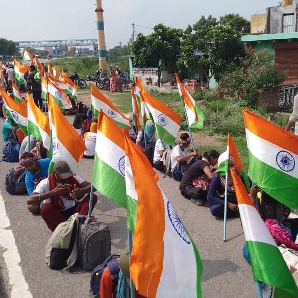 chitrabhanu123's tweet photo. साल में 364 दिन कीड़ीयां की ज्यू रंगे आखरी दिन 
झंडे ठाके और कुछ यूं कहे 
 "हम आजाद हां" 
🇮🇳😞🇮🇳
वर्दी तो अर्थी दो @narendramodi @PMOIndia @LalitKModi @narendramodi_in @swachhbharat @sharadpandeygzp @JPNadda @Nksaini6842 @Nareshk93380705  
#SSCGD2018_नागपुर_से_दिल्ली_पैदल_मार्च https://t.co/SOC1zslbZe