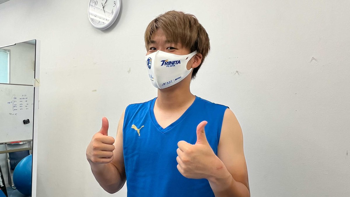 TRINITAofficial's tweet photo. 🔵🟡#ミンチャレ ⚽リターン品紹介🐢🐇
 ⚽️ALLBlueマスク（青・白2枚セット）⚽️
選手が試合・移動時に着用しているマスクと同モデルです‼️
#吉田舜 選手に白いマスクを着用して頂きました✨

クラファン終了まで残り6⃣日。
ご支援がお済みでない方は何卒お願いいたします🙇‍♂️
https://t.co/o65r87liBM https://t.co/tK2bfHCsxt