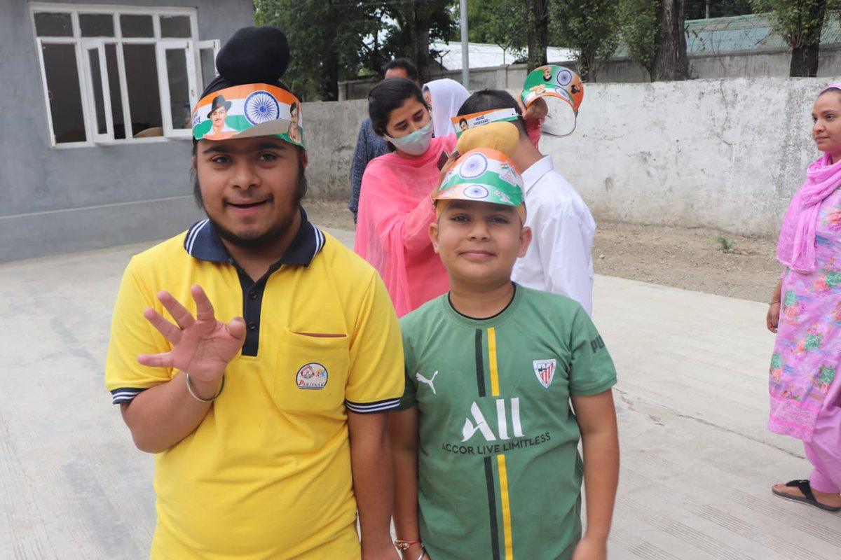parivaar_school's tweet photo. #IndianArmy 
#IndraniBalanFoundation
#ChinarCorps
#NorthernCommand https://t.co/0KZk5n65cI