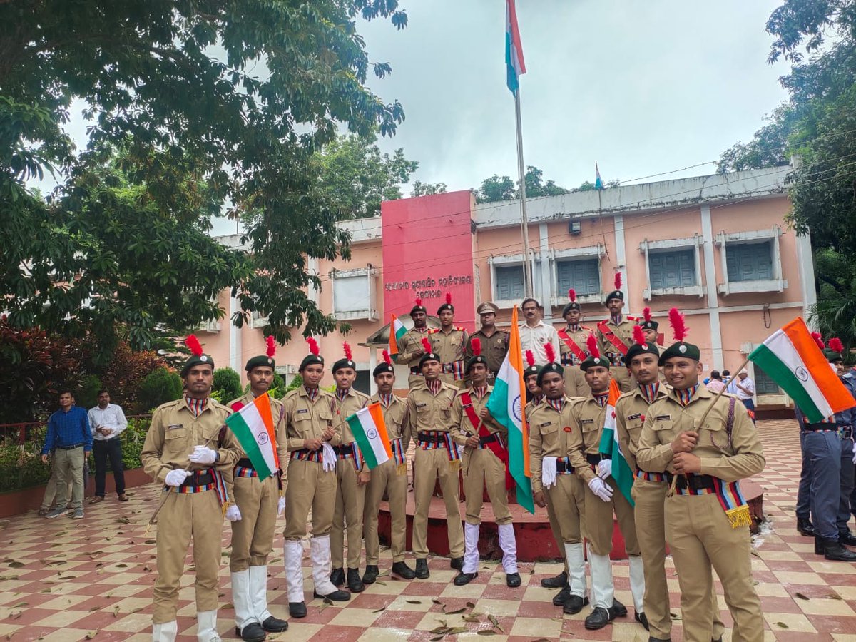 PRAKASH59720563's tweet photo. 76th Independence day Celebration at Dhenkanal Autonomous College,Dhenkanal... 

Jai hind
ANO
Lt.PRAKASH KUMAR SAHOO https://t.co/gcs70SdBoj