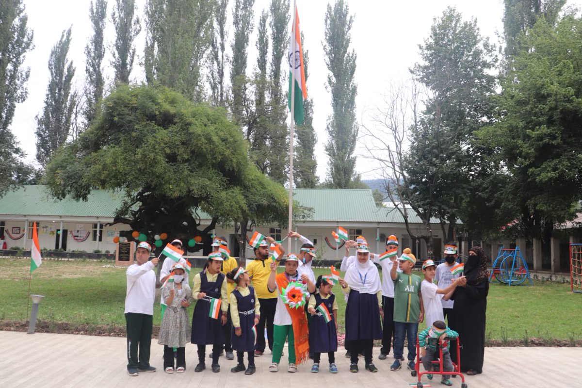 parivaar_school's tweet photo. #IndianArmy 
#IndraniBalanFoundation
#ChinarCorps
#NorthernCommand https://t.co/0KZk5n65cI