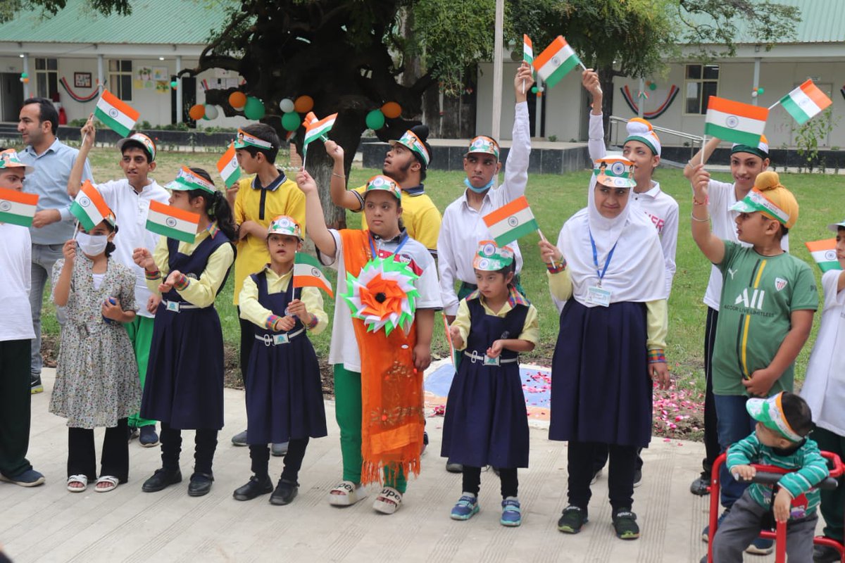 parivaar_school's tweet photo. #IndianArmy 
#IndraniBalanFoundation
#ChinarCorps
#NorthernCommand https://t.co/0KZk5n65cI