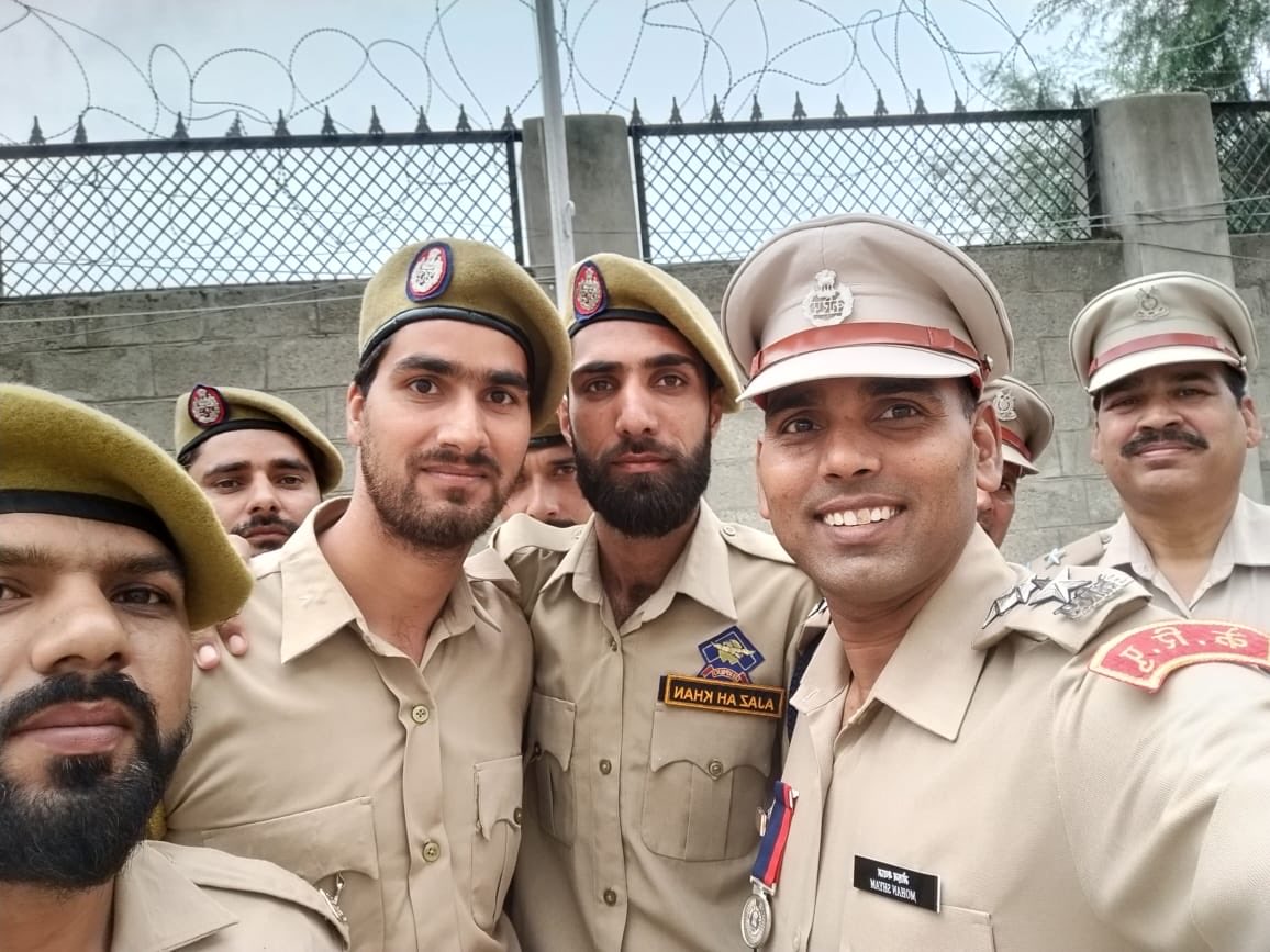 92CRPF's tweet photo. Happy Independence Day . Either I will come back after hoisting the TRICOLOUR or I will come back wrapped in it. Jai hind https://t.co/7YPS9kOms4