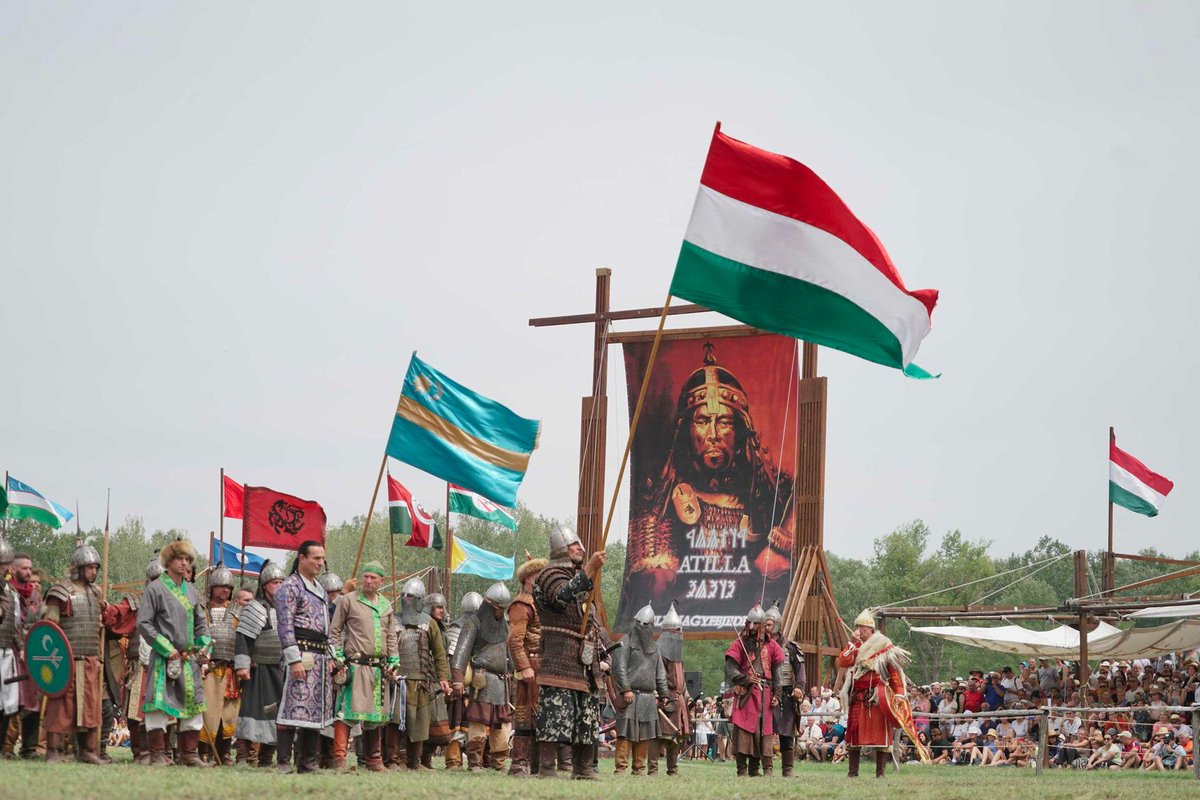 vaziyetcomtr's tweet image. Macaristan’ın Bugac kasabasında düzenlenen  7. Büyük Hun - Türk Kurultayı sona erdi. 

Kurultay, bu yıl da renkli görüntülere sahne oldu.