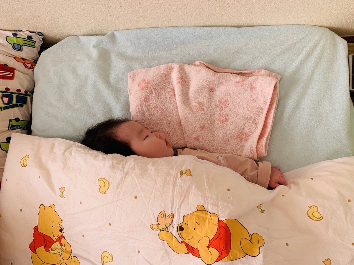 3ヶ月半くらいのとき。
お、溺れる。。！

#赤子寝相展覧会