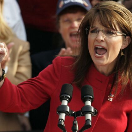 Fata_Turch's tweet photo. A me Meloni pare l'eroina dei #TeaParty #SarahPalin
Infiammava i suoi con discorsi da pasionaria ultraconservatrice.
Lanciata alla #PresidenzaUS
Poi, appena ha parlato di #programmi, si è rivelata inconsistente e la stella è tramontata.
Amiche di #Trump
#GiorgiaUnfit
#NONvotateli https://t.co/IhoG4tEp2K