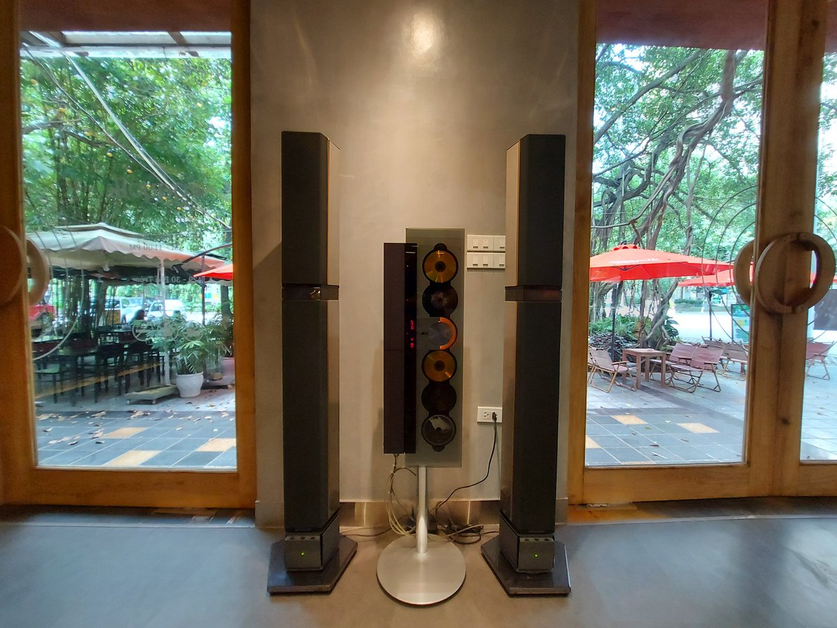 MrPrag's tweet image. The CD lives on in this classic Danish design beauty, a 6-CD @BangOlufsen classic with pentagonal speakers spotted in this café outside of Hanoi. #danishdesign #designclassics