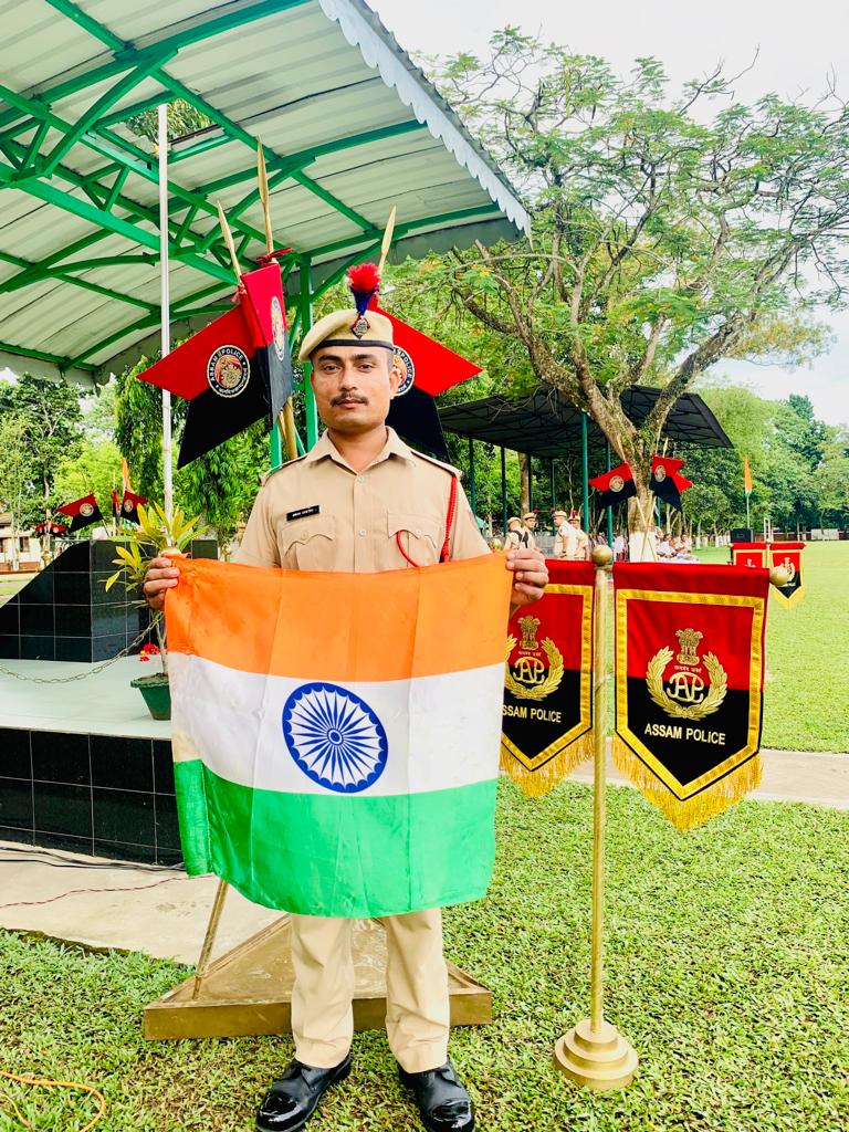 Jeeban46695232's tweet photo. मेरे हाथ मे तिरंगा 
आज़ादी का जस्स्न 
#AzadiKaAmritMahotsav
#HarGharTiranga
#HarGharTirangaAssam
@PMOIndia
@HMOIndia
@MinOfCultureGoI
@CMOfficeAssam
@himantabiswa
@DGPAssamPolice
@assampolice
@commandant11th1 https://t.co/6GY3rAUM5y