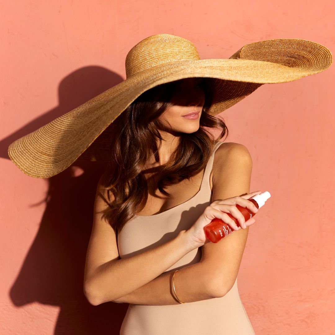 dessange's tweet photo. Son nouveau parfum oriental fleuri embaume la chevelure de notes ensoleillées irrésistibles à base de jasmin, de fleur d’oranger, de vanille, ou encore de santal. ✨

Découvrez la gamme Symbio Sun à destination des cheveux exposés ! 

#DESSANGE #Phytodess #SymbioSun https://t.co/JaAjNUwTx4