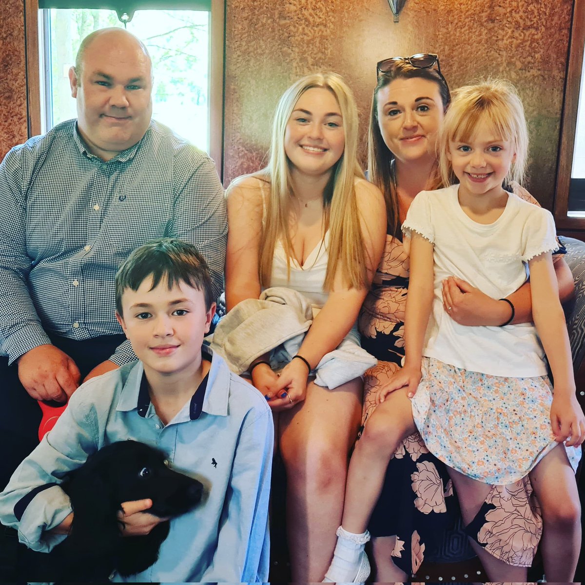 lbubb27's tweet image. Beautiful wedding 🌻 🥂🌻 and afternoon tea ☕️🍰😊