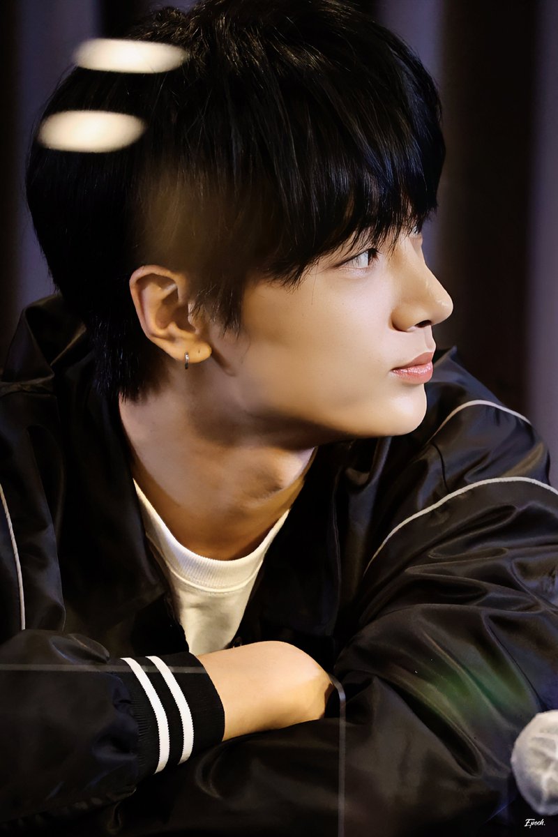 0420MEDIA's tweet photo. PARK JONGSEONG OHMYGOD.. WOW https://t.co/HjNQwVIncn