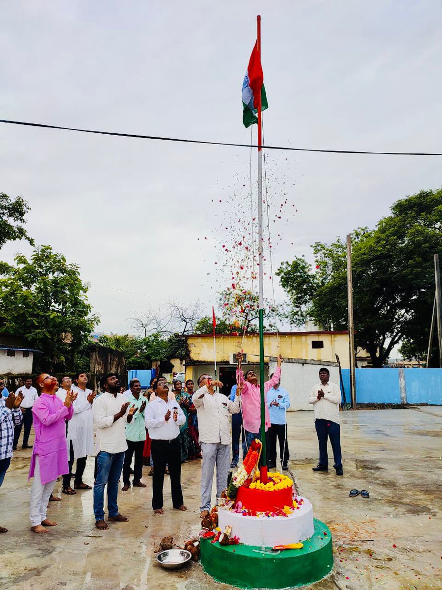 mb_telangana's tweet photo. #IndiaIndependenceDay 
celebrations in full swing at all #MissionBhagiratha premises.

Join us in the celebrations by posting your slefie🤳 with tiranga🇮🇳

@SmitaSabharwal @DayakarRao2019 
#IndiaAt75  #స్వాతంత్ర్యదినోత్సవం https://t.co/QlNarTeDdq