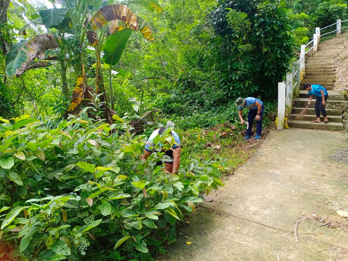 BRIGADA ESKWELA @Lunop National High School

#TeamPNP
#TeamPNP 
#PNPKakampiMo
#WeServeAndProtect 

@CebuProvincePNP @CppoWcpd @pnpdpcr @pro7official