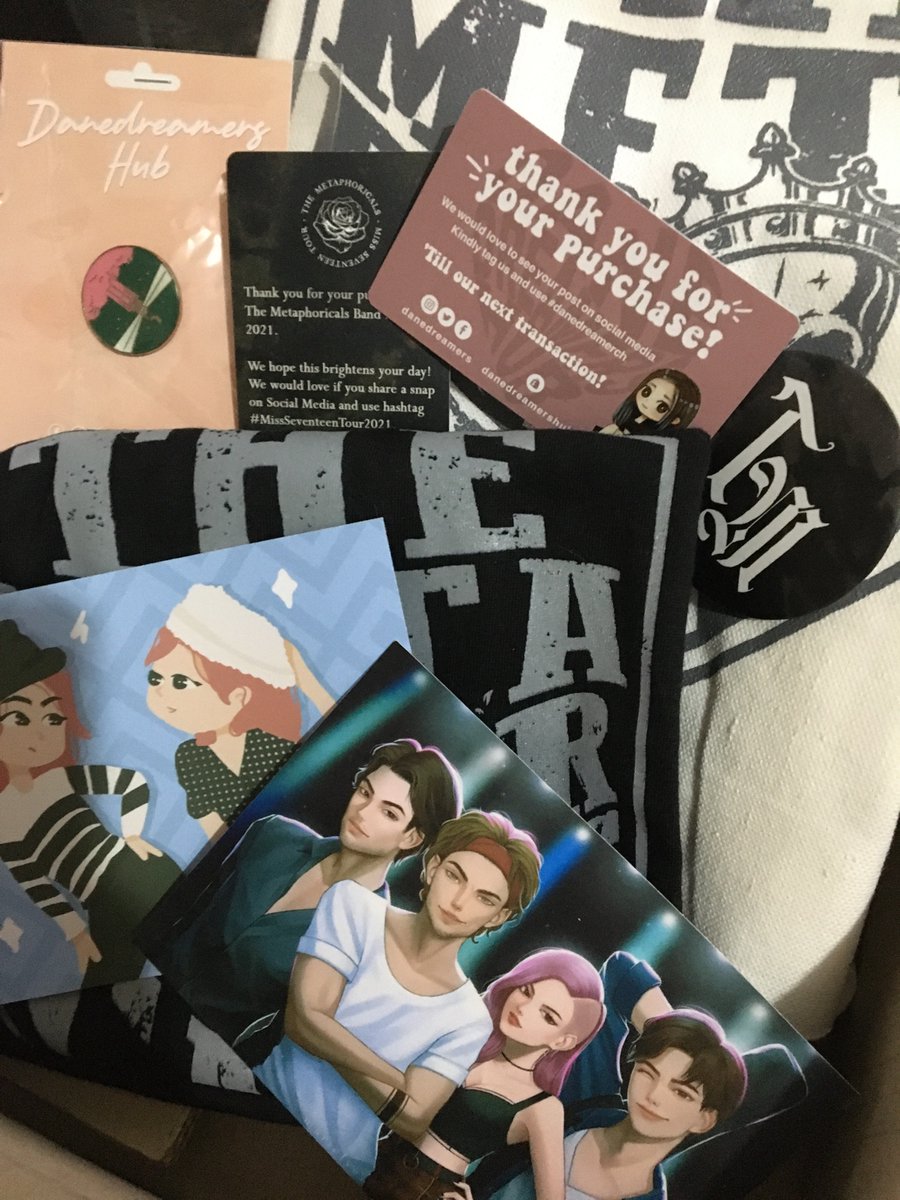 sweetlike_pink's tweet photo. OMG LOOK!!ππ Metaphoricals Band Merch came! Gagi inamoy ko yung shirt nag babasakaling amoy dean!π paksyet SAN ANG CONCERT?!
@danedreamers
#danedreamerch
#MissSeventeenTour2021 https://t.co/OFzo5cPquo