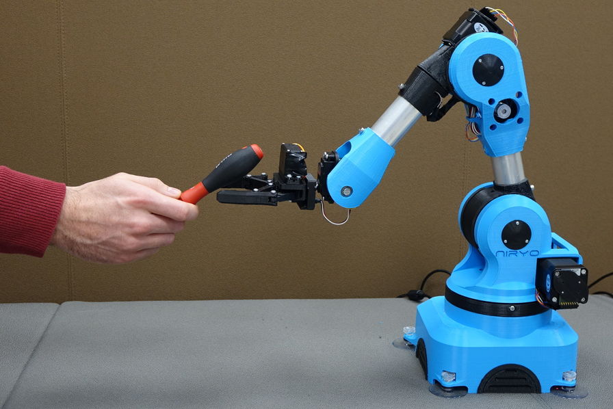 LaFrenchFab's tweet photo. La co-botique ça vous parle ?
C'est la synergie entre l'humain et le robot mise au point par @NiryoRobotics.
Leur objectif ? Replacer le travail au cœur de l'industrie, et non le remplacer.
Lire l'article 👉https://t.co/96KyOWvMsd
#FrenchFab https://t.co/8IwQQXWf6S