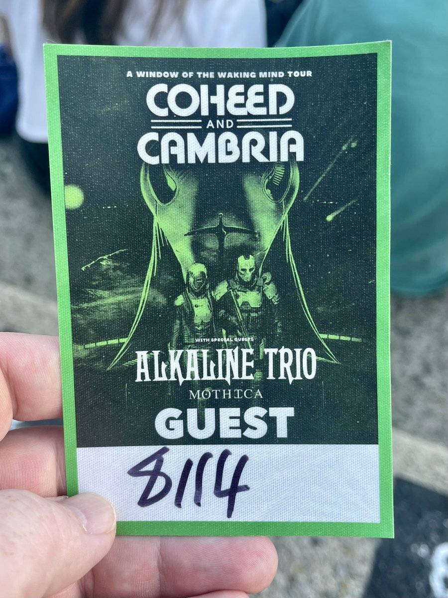 juxtapozmike's tweet photo. Thank you @claudioPsanchez for an amazing night. @TravStever @Weerd_Science @ZacharyACooper absolutely shredded. 20 years. 39th @Coheed show. #coheedforever #awindowofthewakingmindtour https://t.co/vbMTYG4tOA
