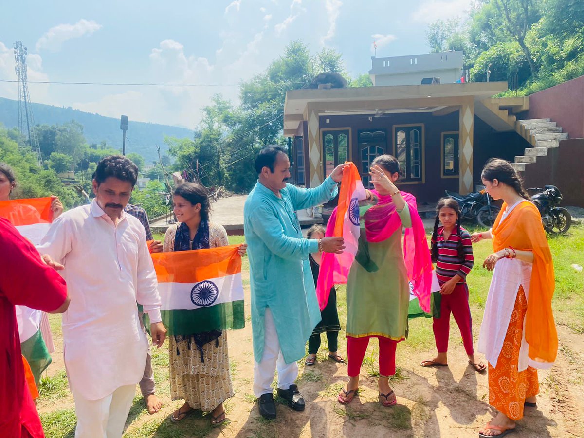 kablasinghbjp's tweet photo. #harghartiranga🇮🇳 #Arnasbank #HighAims #PoliceStationArnas
@ashishsood_bjp @DrJitendraSingh https://t.co/4zLRC9gKDj