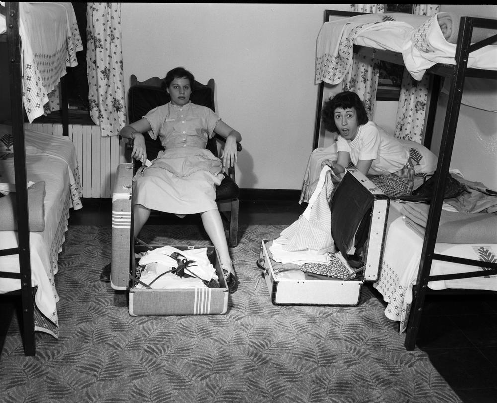 IUBArchives's tweet photo. It's day two of #IUMoveIn for Hoosiers! How's it going out there, all? https://t.co/J8D7zZsn09