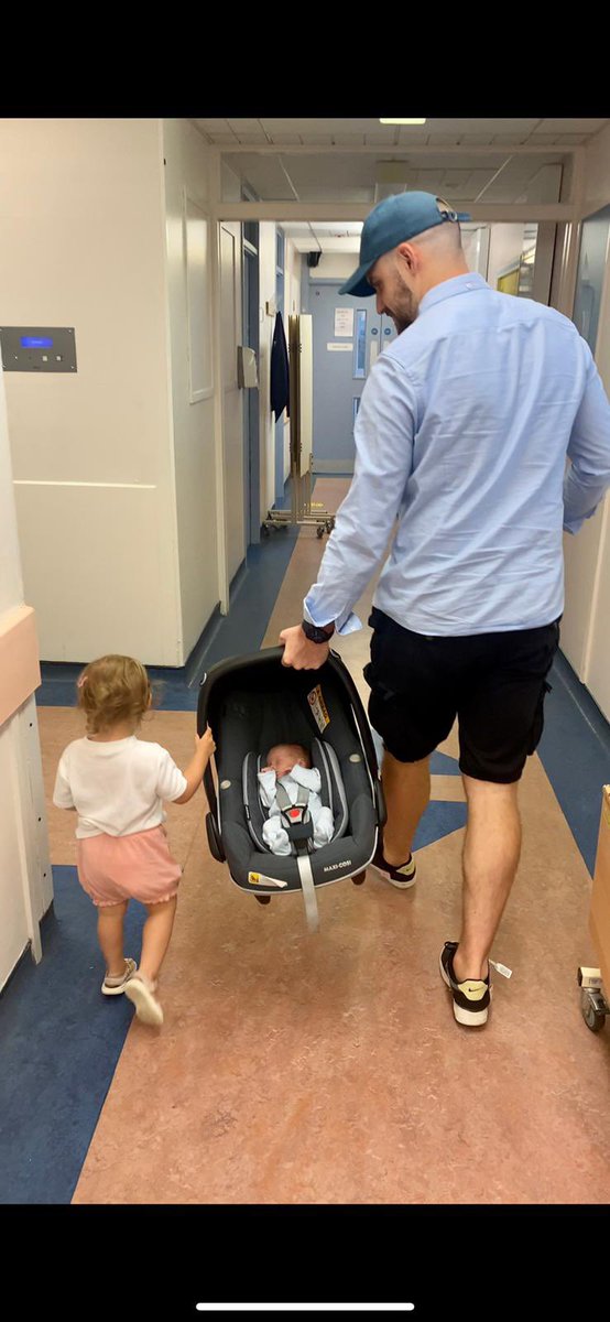 😍🥰 We are finally home as a family 💙❤️ x