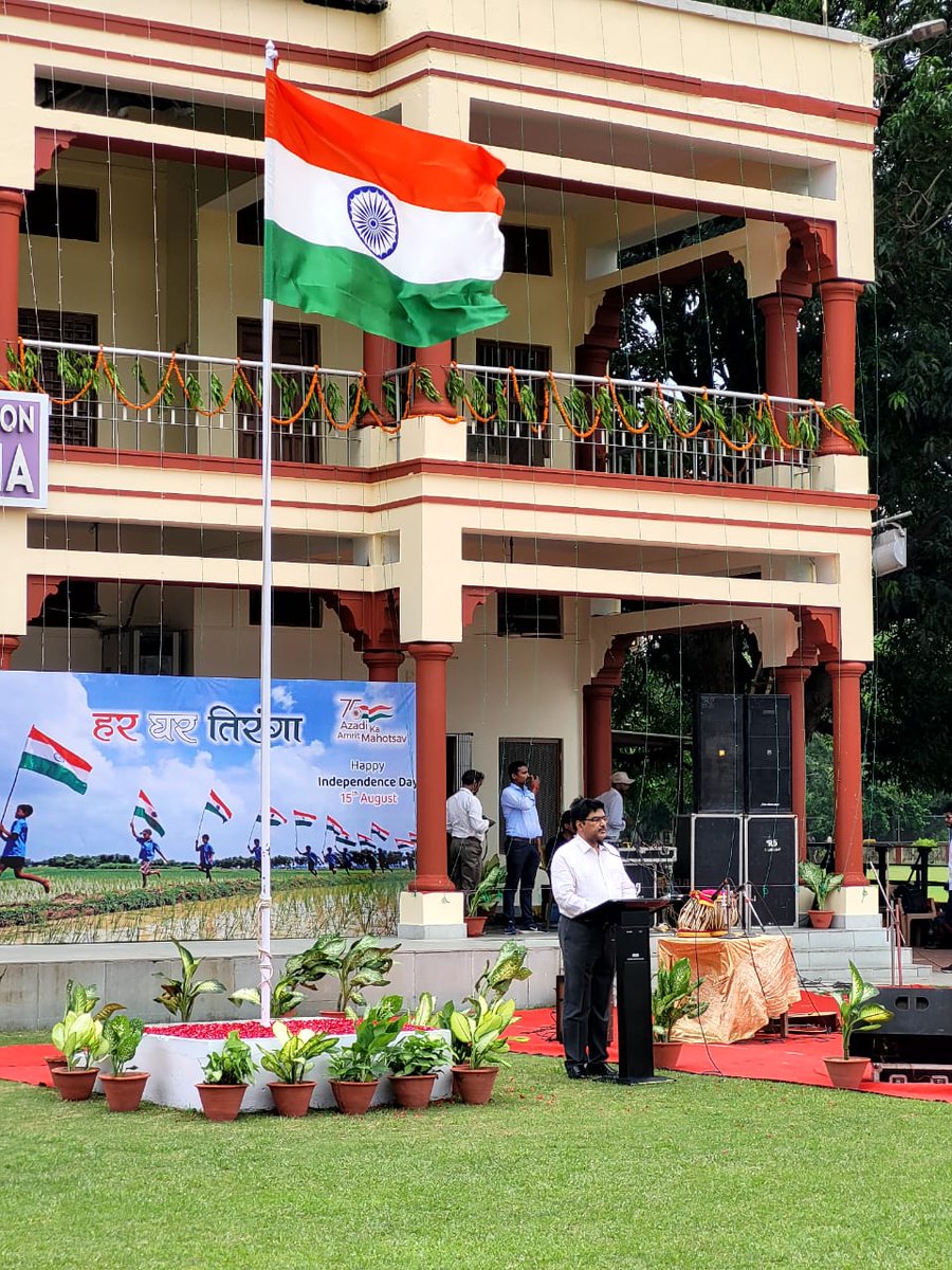 IITBHU_Varanasi's tweet photo. Celebrating 75 glorious years of India's #independence.

Director Prof. Pramod Kumar Jain hoisted the tricolor at Gymkhana ground of #IITBHU. 

#AzadiKaAmritMahotsav 
#IndependenceDay2022 https://t.co/czHkbTWv8q