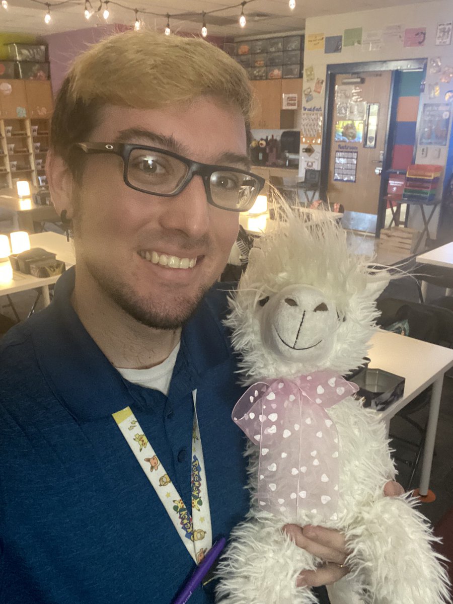 RCastleberry259's tweet image. Day 1 of year 7 !!! Cheers to an amazing school year !!! Gerald the llama  🦙 is excited as well !!! #WPSProud #WPSIgniteLearning #5thGrade #Teacher 👨🏼‍🏫🍎 #castleberryclassroom