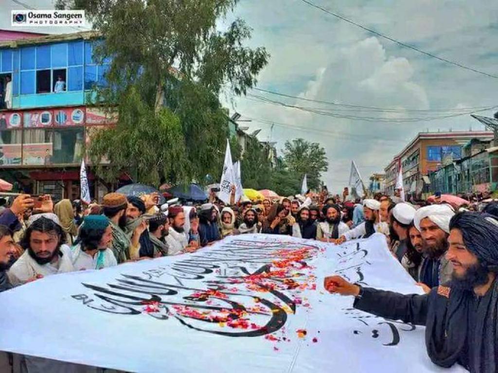 د خوست سرګردان چوک کې نننۍ ورځ         ستاسو خادم داسلام سفیر *