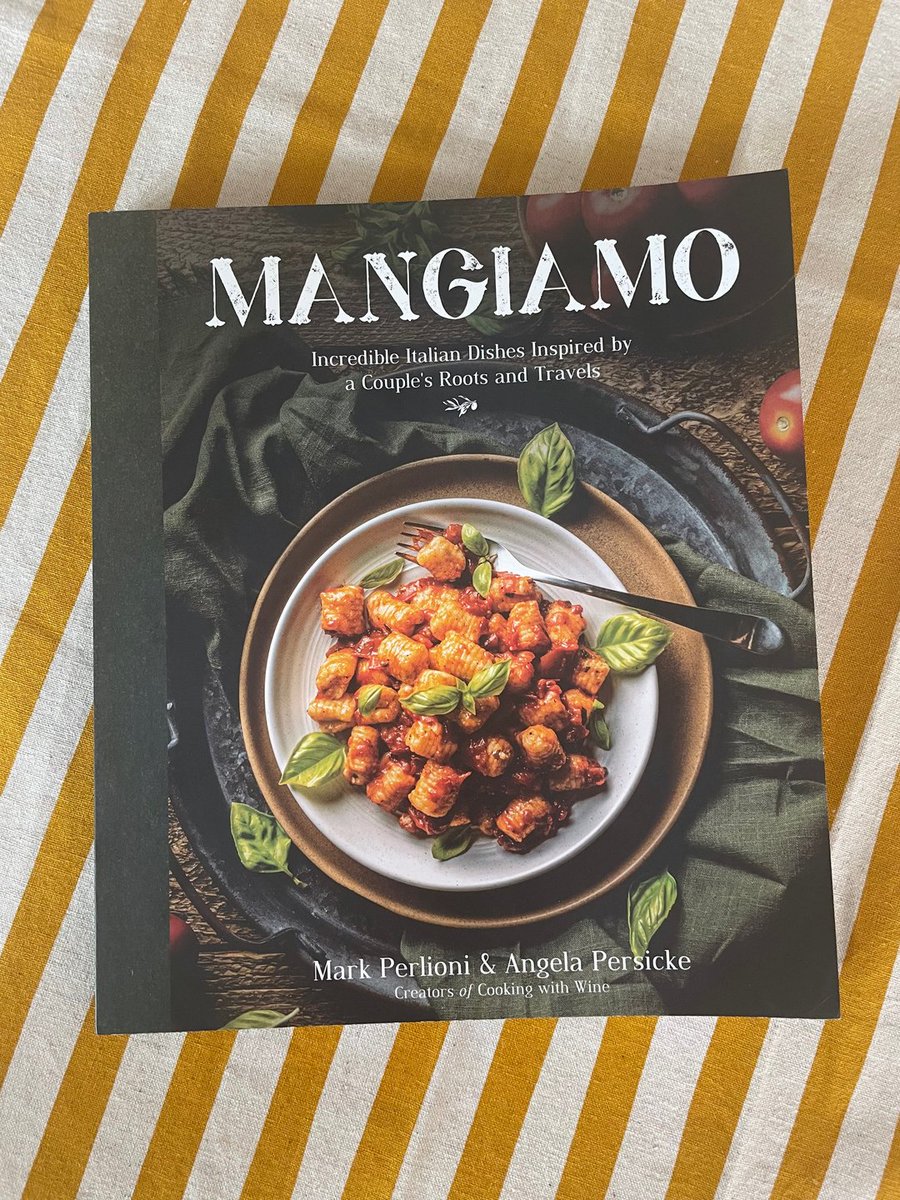 FERRAGOSTO GIVEAWAY! La Dolce Vigna has one copy of the Mangiamo cookbook by Mark Perlioni & Angela Persocke @cooking_with_wine to celebrate the Italian holiday of Ferragosto—a day of rest and celebration of the harvest!

🍷🍆🍅🥂🌽🥬🍷🌶🥕🥂🥔🫑🍷🍆