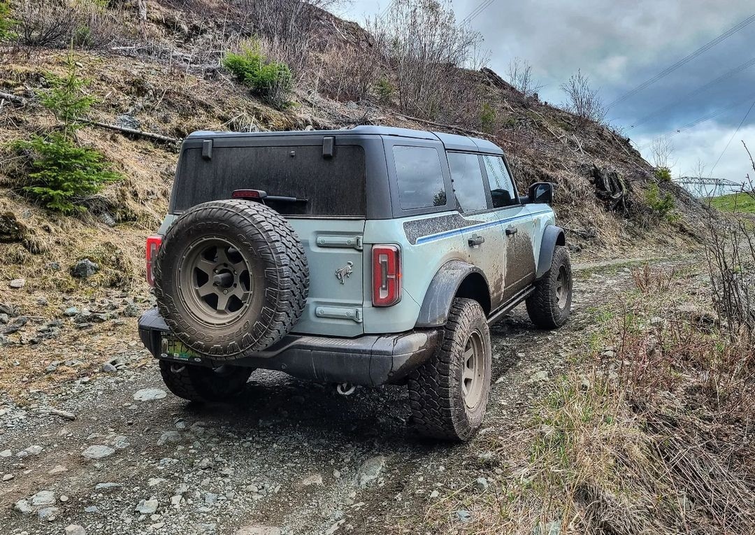 CPFord_'s tweet photo. Bronco + 🌲🌲🌲 = A match made in heaven 😇

A great shot by @the_snowman_tt via @fordcanada

#FordBronco #BuiltWild #BroncoNation #FordCanada #CarletonPlaceFord #Ford #OffRoad #4x4 https://t.co/s7gyuLCNR0