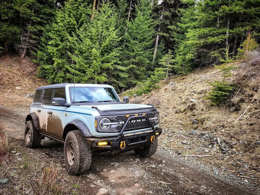 CPFord_'s tweet photo. Bronco + 🌲🌲🌲 = A match made in heaven 😇

A great shot by @the_snowman_tt via @fordcanada

#FordBronco #BuiltWild #BroncoNation #FordCanada #CarletonPlaceFord #Ford #OffRoad #4x4 https://t.co/s7gyuLCNR0
