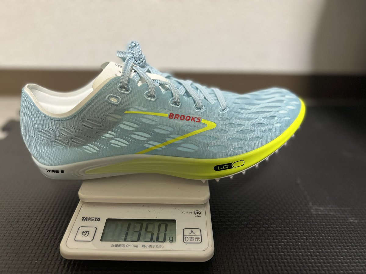 BROOKS wire 8を海外から自費購入で入手。 6から8まで揃えるとシューズ