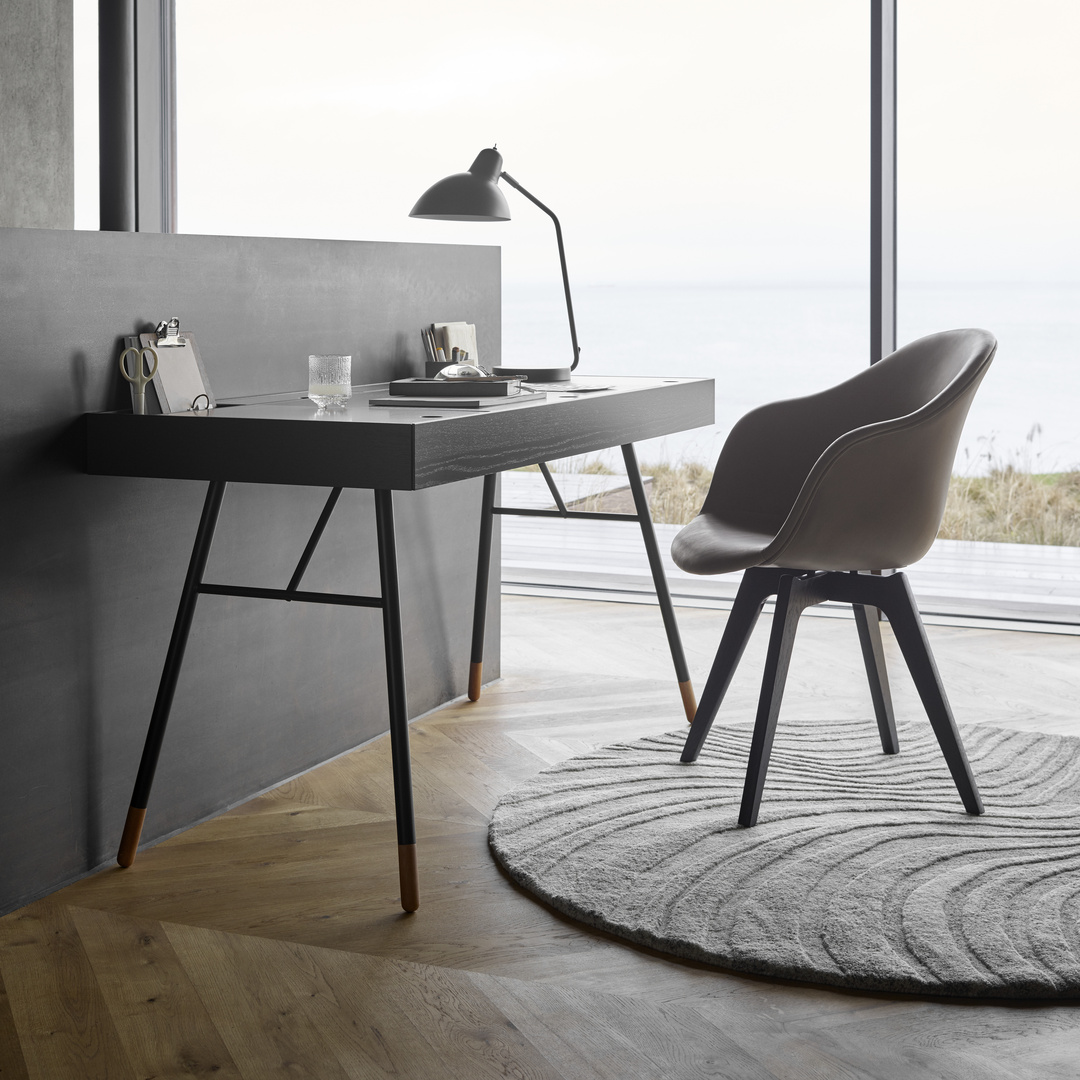 BoconceptA's tweet photo. Business meets pleasure in the Cupertino desk.

Designed with clean lines and slim proportions, this modern home office desk is complete with smart storage compartments for a clutter-free workspace. https://t.co/yNC0QXbA4y